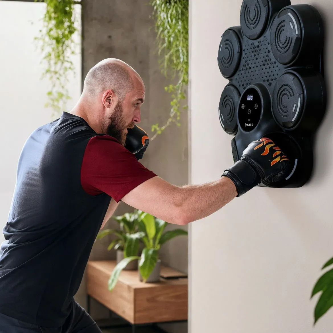 Elektroniczna tarcza bokserska LED HMS TB30 z Bluetooth, licznikiem uderzeń i rękawicami