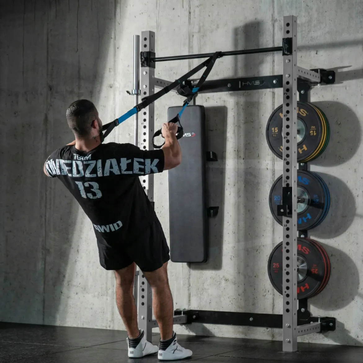 KLATKA TRENINGOWA ŚCIENNA ROZSUWANA Z ŁAWKĄ SZARA KLT34 HMS FITNESS