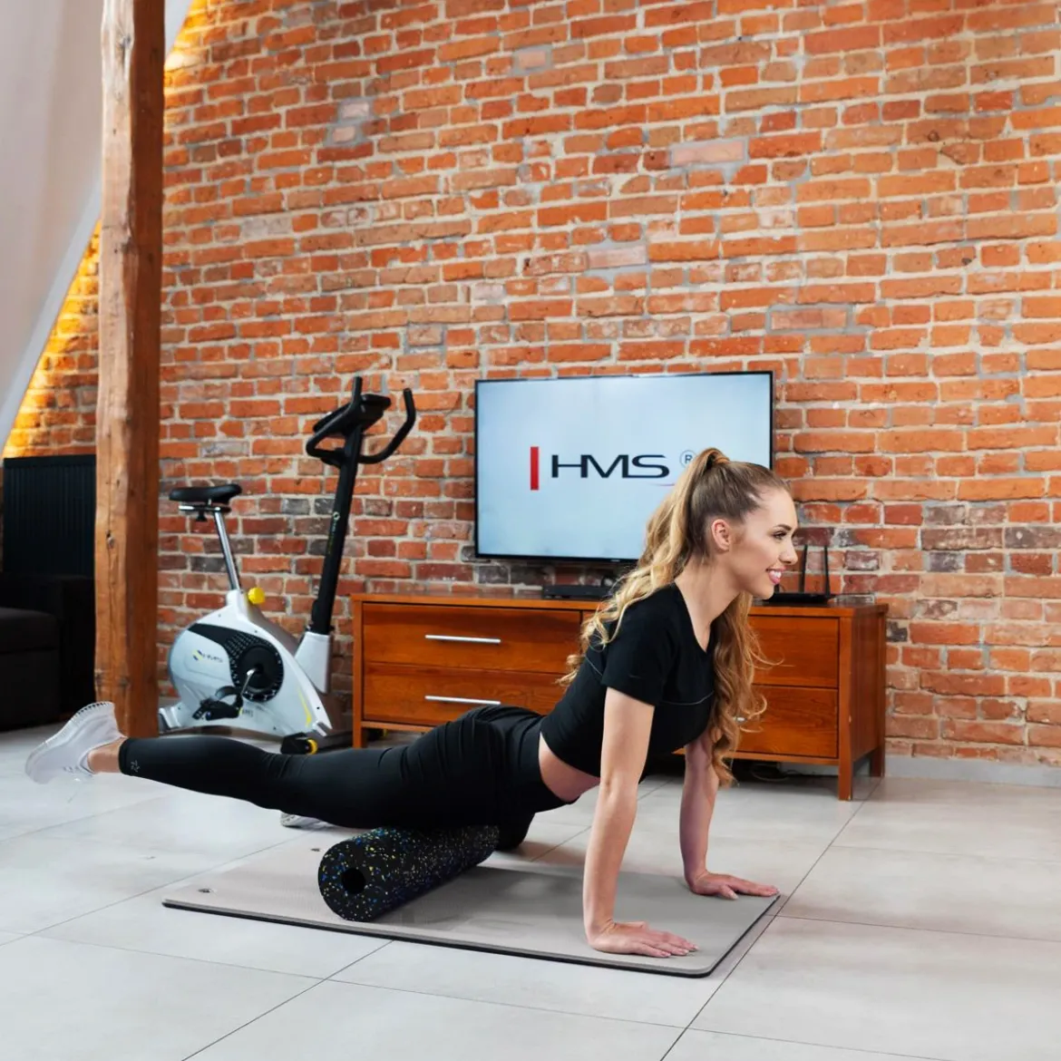 Mata fitness klubowa z otworami HMS Premium MFK02