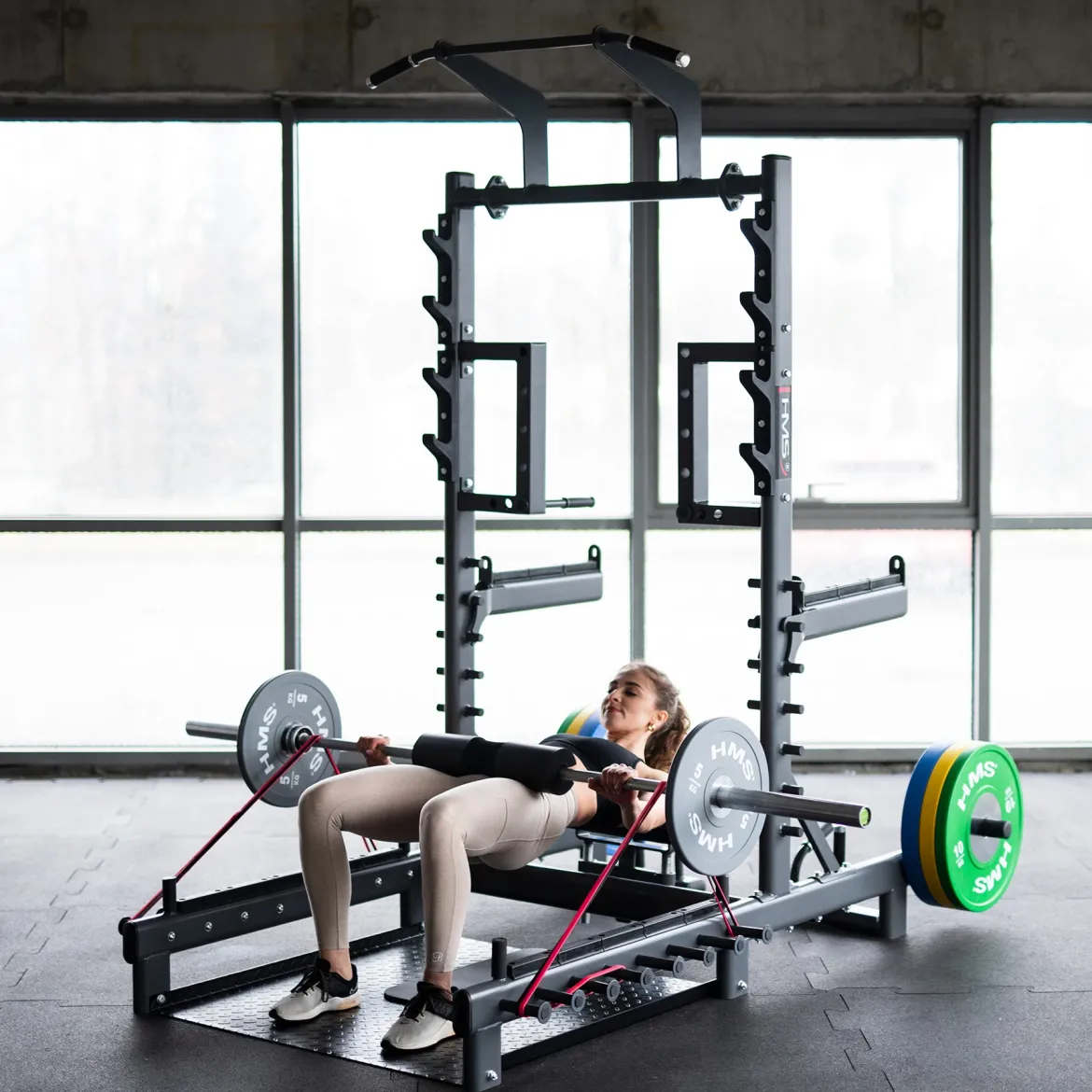 SMP01 STOJAK MULTIFUNKCYJNY Z PLATFORMĄ DO PODNOSZENIA CIĘŻARÓW I HIP THRUST COMMERCIAL HMS